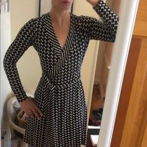 Banana Republic black & White wrap dress